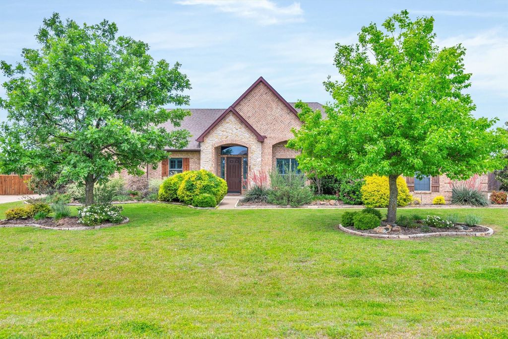105 Courtney Circle, Waxahachie, TX 75165