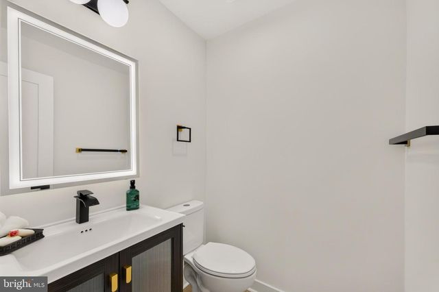 1715 TYVALE CT, Vienna, VA 22182