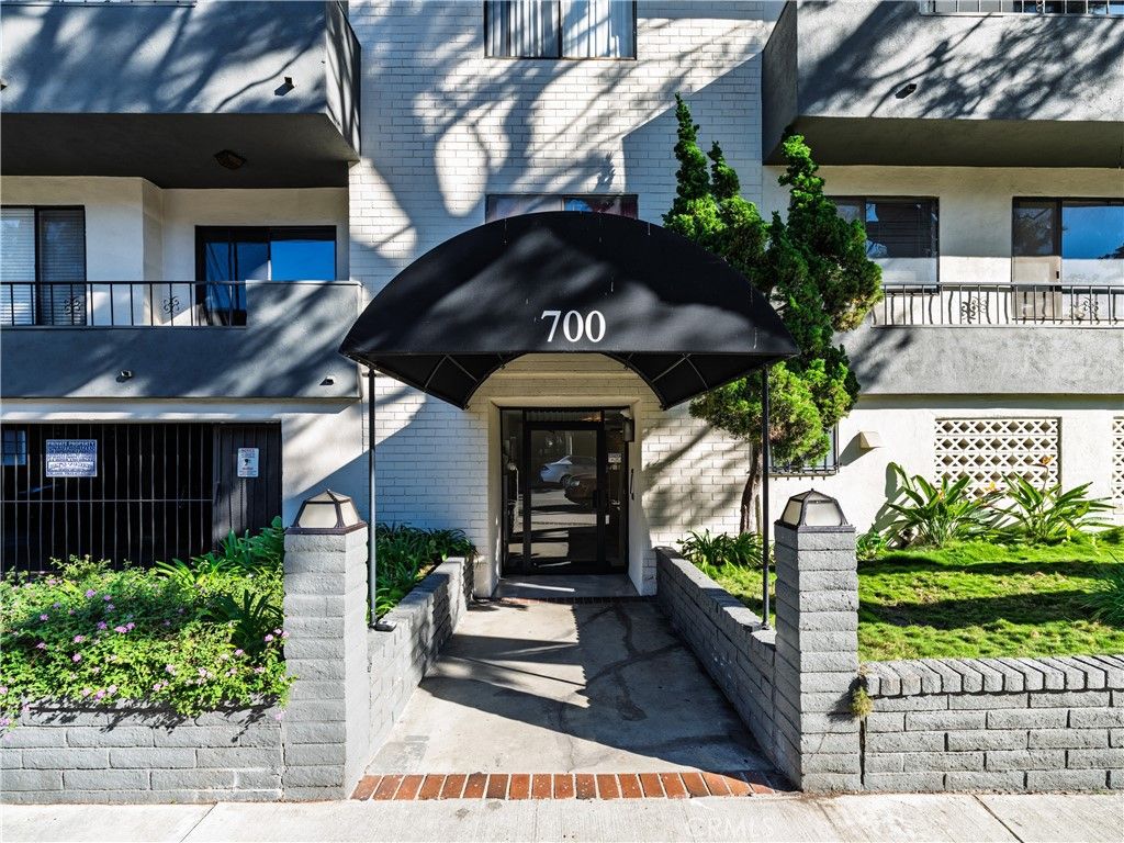 700 Westmount, West Hollywood, CA 90069