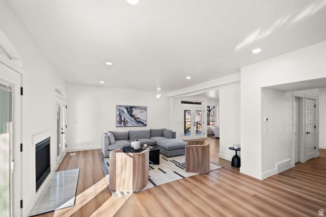 15258 S MOUNTAINSIDE DR, Bluffdale, UT 84065