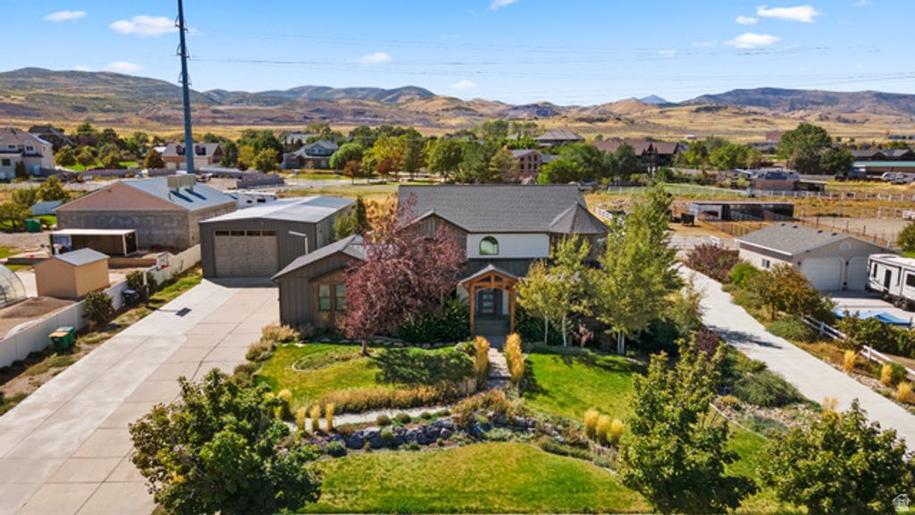 Image 2 of property listing at 15258 S MOUNTAINSIDE DR, Bluffdale, UT 84065