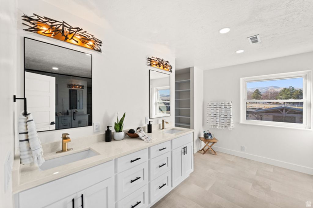 Image 29 of property listing at 15258 S MOUNTAINSIDE DR, Bluffdale, UT 84065