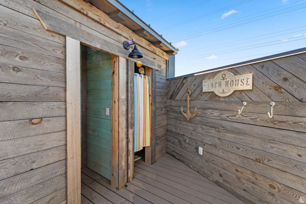 Image 82 of property listing at 15258 S MOUNTAINSIDE DR, Bluffdale, UT 84065