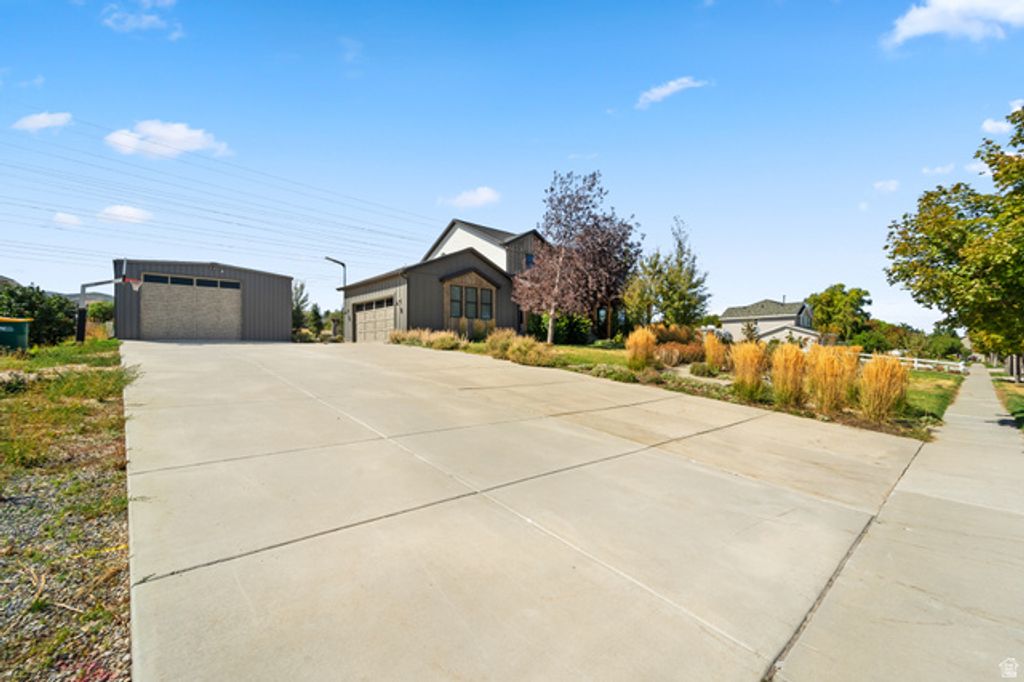 Image 90 of property listing at 15258 S MOUNTAINSIDE DR, Bluffdale, UT 84065
