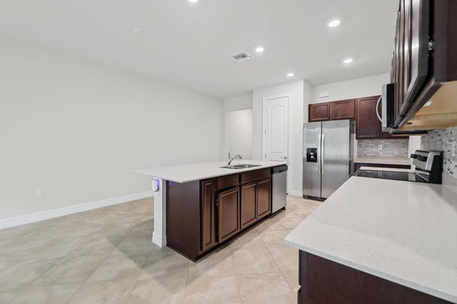 4488 Appleton Circle E, Oakland Park, FL 33309