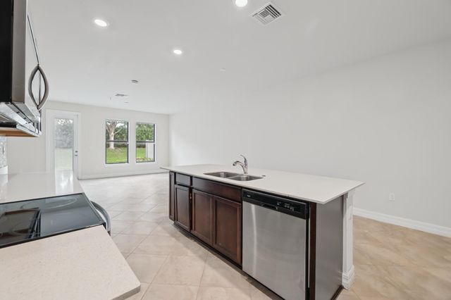 4488 Appleton Circle E, Oakland Park, FL 33309