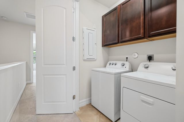 4488 Appleton Circle E, Oakland Park, FL 33309