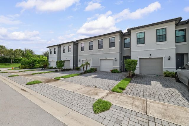 4488 Appleton Circle E, Oakland Park, FL 33309