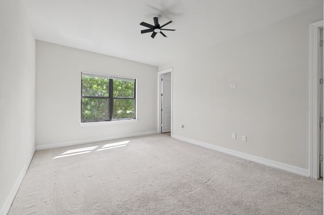 4488 Appleton Circle E, Oakland Park, FL 33309