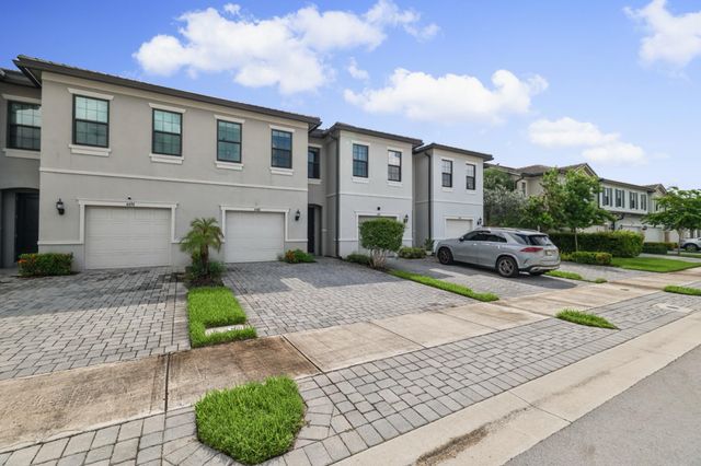 4488 Appleton Circle E, Oakland Park, FL 33309