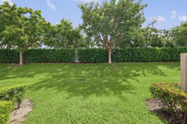 4488 Appleton Circle E, Oakland Park, FL 33309
