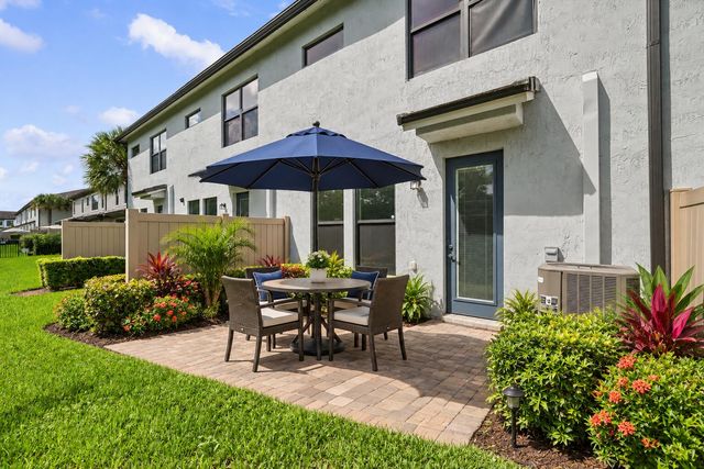 4488 Appleton Circle E, Oakland Park, FL 33309