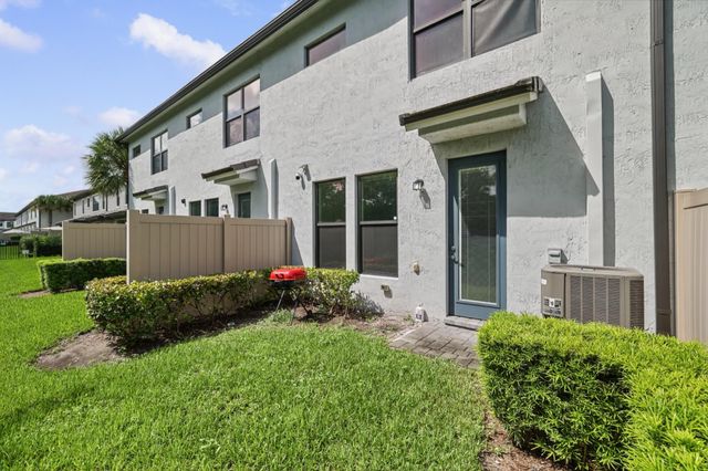 4488 Appleton Circle E, Oakland Park, FL 33309