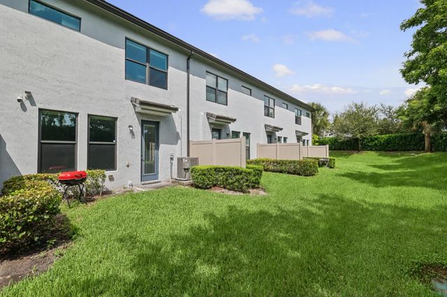 4488 Appleton Circle E, Oakland Park, FL 33309