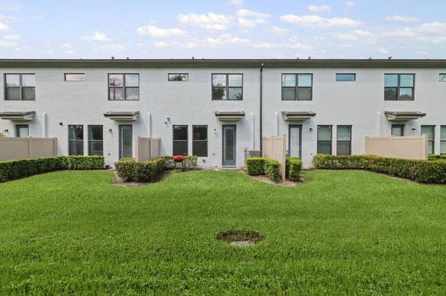 4488 Appleton Circle E, Oakland Park, FL 33309