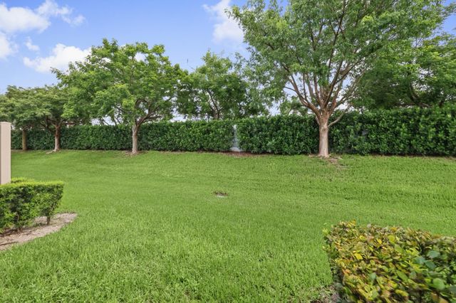 4488 Appleton Circle E, Oakland Park, FL 33309