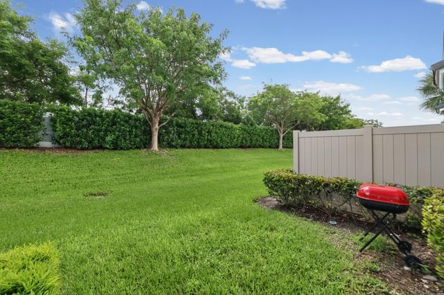 4488 Appleton Circle E, Oakland Park, FL 33309