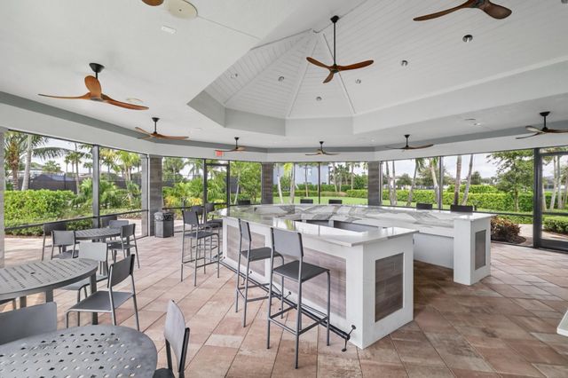4488 Appleton Circle E, Oakland Park, FL 33309