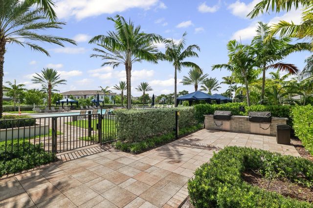 4488 Appleton Circle E, Oakland Park, FL 33309