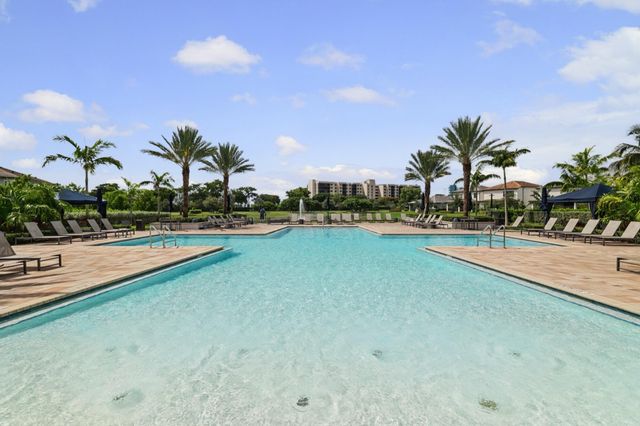 4488 Appleton Circle E, Oakland Park, FL 33309