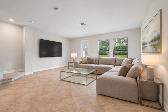 4488 Appleton Circle E, Oakland Park, FL 33309