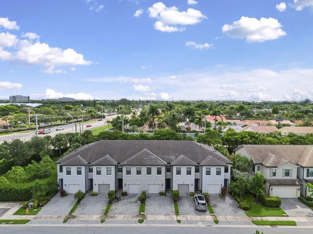 4488 Appleton Circle E, Oakland Park, FL 33309