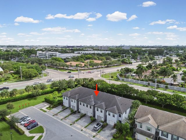 4488 Appleton Circle E, Oakland Park, FL 33309