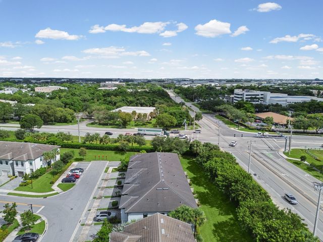 4488 Appleton Circle E, Oakland Park, FL 33309