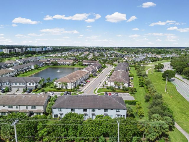 4488 Appleton Circle E, Oakland Park, FL 33309