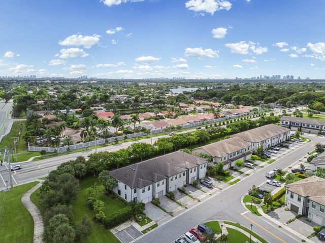 4488 Appleton Circle E, Oakland Park, FL 33309