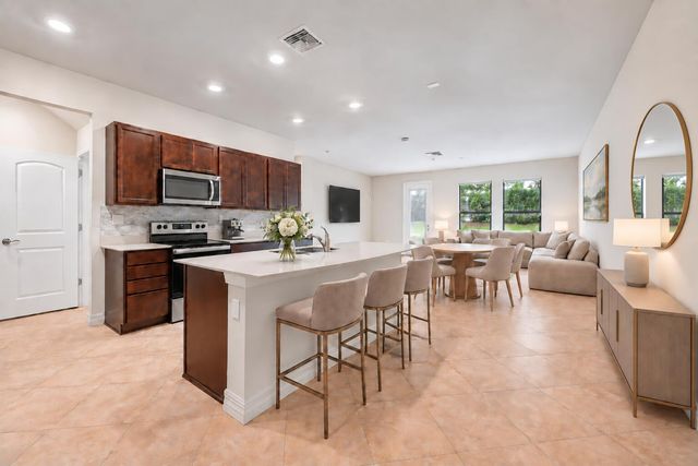4488 Appleton Circle E, Oakland Park, FL 33309