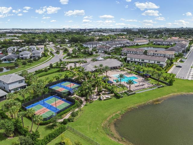 4488 Appleton Circle E, Oakland Park, FL 33309