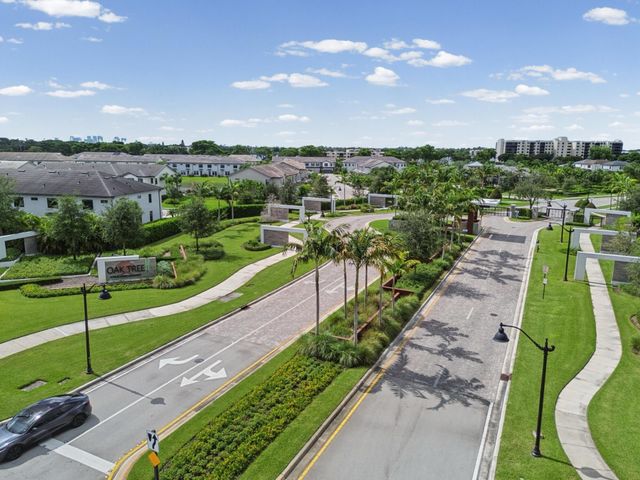 4488 Appleton Circle E, Oakland Park, FL 33309