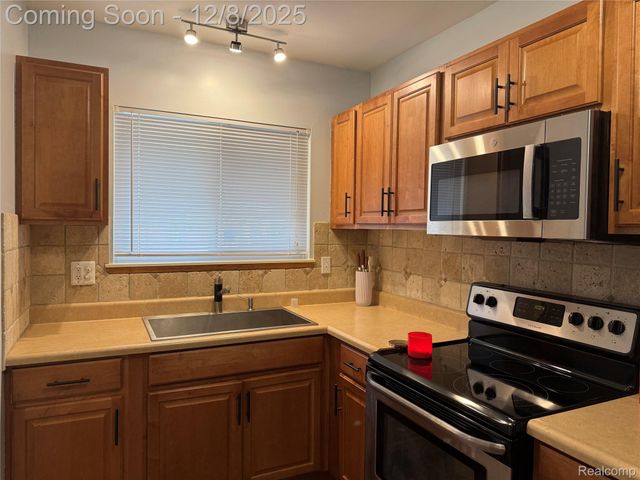 29091 Wagner Drive, Warren, MI 48093