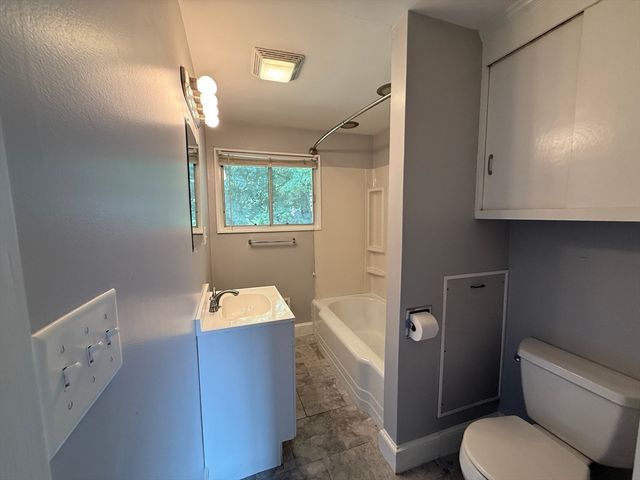 36 Fifth Avenue, Lowell, MA 01854