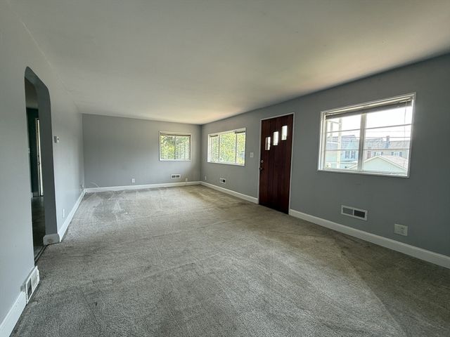36 Fifth Avenue, Lowell, MA 01854
