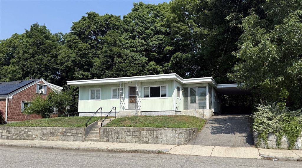36 Fifth Avenue, Lowell, MA 01854
