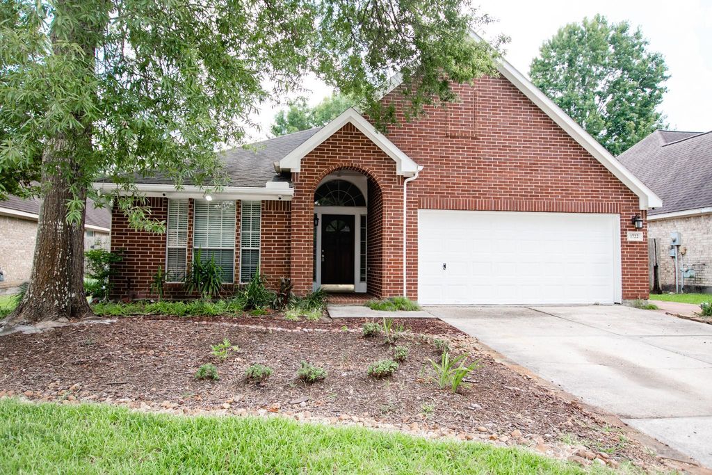 1722 Red Oak Terrace, Houston, TX 77339