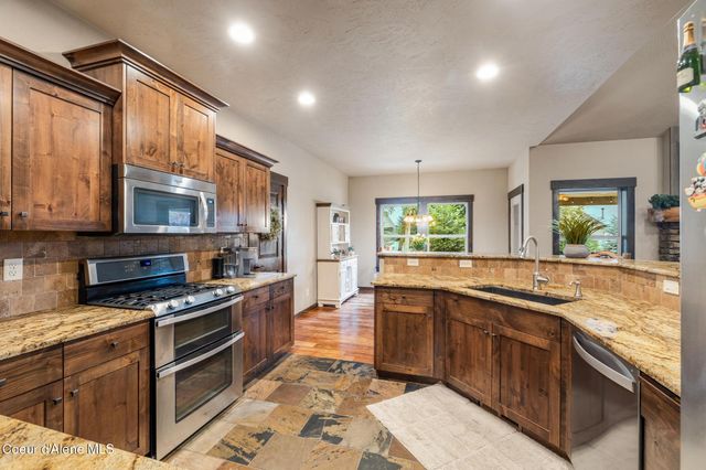 1122 E Maroon Creek DR, Hayden, ID 83835