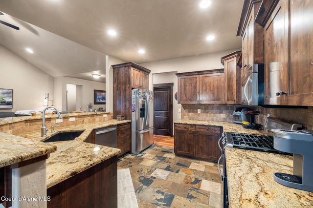 1122 E Maroon Creek DR, Hayden, ID 83835