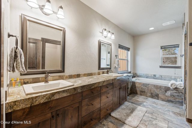 1122 E Maroon Creek DR, Hayden, ID 83835