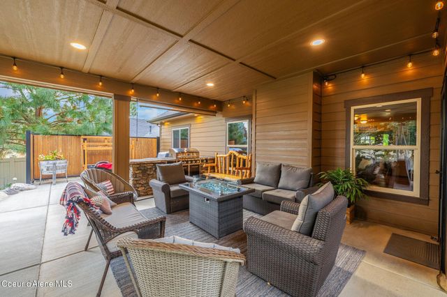 1122 E Maroon Creek DR, Hayden, ID 83835