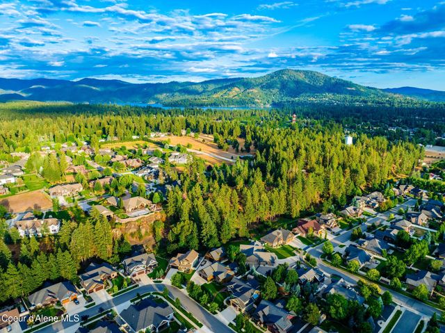 1122 E Maroon Creek DR, Hayden, ID 83835