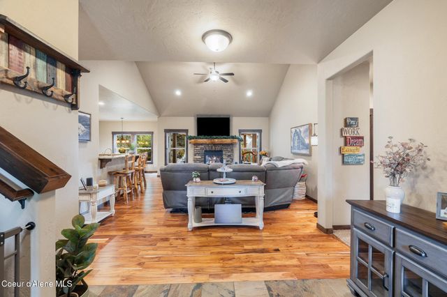1122 E Maroon Creek DR, Hayden, ID 83835