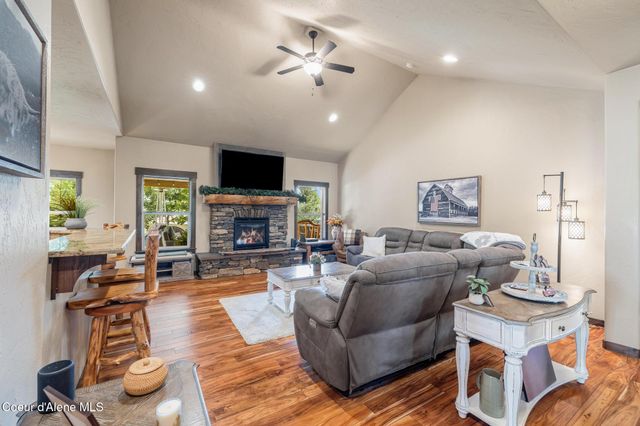 1122 E Maroon Creek DR, Hayden, ID 83835