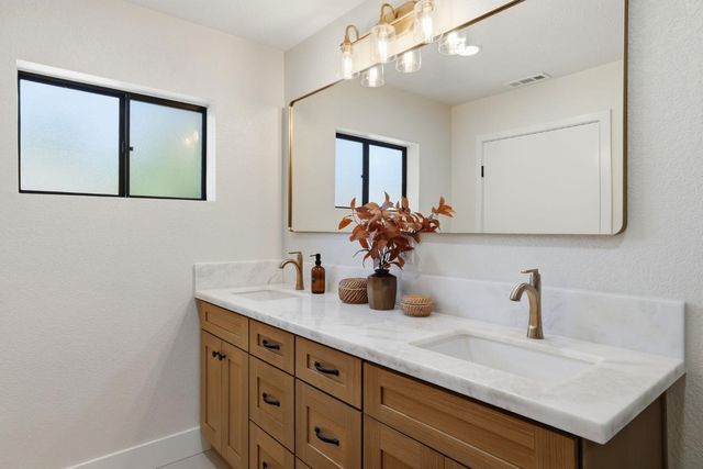 3732 Sweetwater Dr, Rocklin, CA 95677
