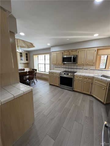 121 E Jonquil Avenue, Mcallen, TX 78501