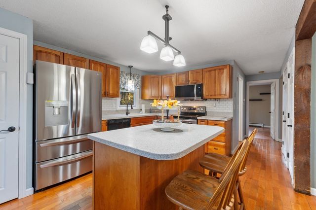128 Birchcroft Rd, Leominster, MA 01453