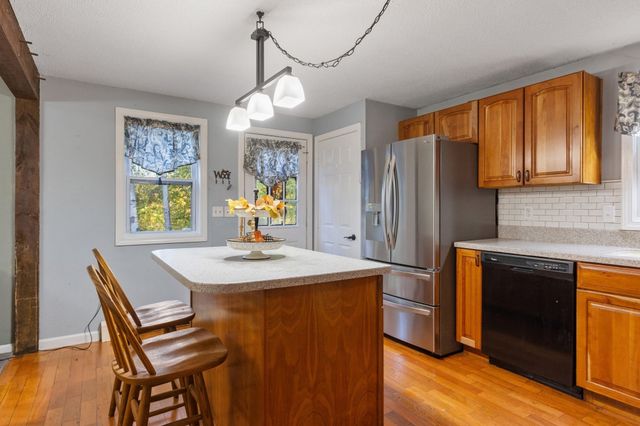 128 Birchcroft Rd, Leominster, MA 01453