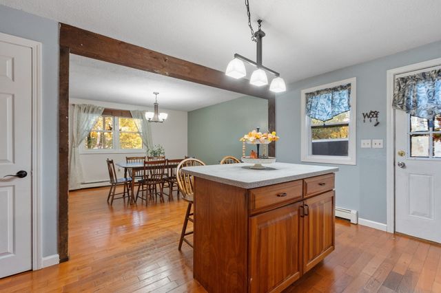 128 Birchcroft Rd, Leominster, MA 01453